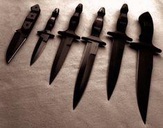 six knives are lined up in a row