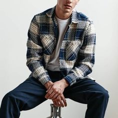 Plaid Online, Plaid Trend, Mens Fashion Retro, Casual Plaid Shirt, Fashion Outerwear, Textured Jacket, Plaid Shirt Men, Checked Jacket, Traje Casual