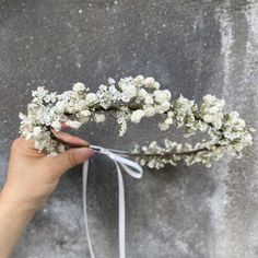 White Bridal Crown of dry flowers, Baby's Breath Crown Dried Flower Crown, Communion crown, baby flower hair band,Bridal headpiece This white crown is handmade from ivory baby breath and white dried flowers, a simple Boho style crown, very beautiful! Perfect for brides, bridesmaids and flower girls. (The flowers will turn ivory white due to wet weather, take caution if you mind) Perfect for weddings and other events  Usually the child size is 43cm, adult size is 45cm, we provide customized servi Flower Veil Crown, Baby's Breath Crown, Baby Breath Flower Crown, Silk Flower Crown, Daisy Flower Crown, Garden Wedding Hairstyles, Dried Flower Crown, White Flower Crown, Daisy Headband