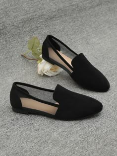 Flat Casual Shoes For Women, Black Flat Shoes For Women, Black Dress Shoes For Women Flats, Black Shoes Flat, Flat Loafers For Women Outfit, Simple Shoes For Women, Womens Flat Dress Shoes, Classy Shoes Women, Flat Shoes Women Classy