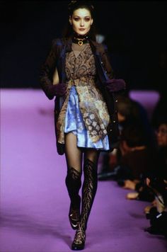 Blue Runway, Vintage Runway Fashion, Vintage Hollywood Glamour, Fashion Layout, Carla Bruni, Eclectic Fashion, Beauty And Fashion, Christian Lacroix