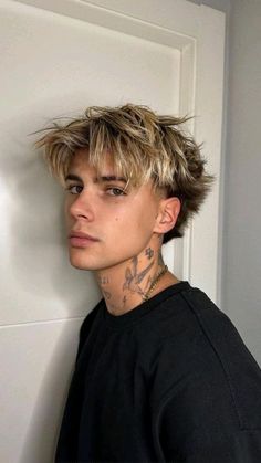 Guys Platinum Blonde Hair, Bleach Blonde Men, Mens Haircut Blonde, Mullet Boys, Haircuts For Guys, Unique Piercings, Boyfriend Hair, Tattoo Boy