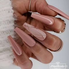 Chic Square Acrylic Nails, Nails 2023 Trends Spring Coffin, Simple Boujie Nails, Classy Medium Length Nails, Chic Nails Coffin, Elegant Coffin Nail Ideas, Nails 2023 Trends Coffin, Nude Nail With Design, Nail Nude Design