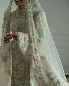 Wedding dress modest clothes fashion aesthetic wedding dresses dress fashion clothes bride groom wedding ideas white dress veil modest modesty Arab Wedding Dress, Hijabi Wedding, Wedding Outfit Ideas, Arabic Wedding Dresses, Fashion Outfits Summer, Arabic Wedding, Muslimah Wedding Dress, Long Sleeve Wedding Dresses, Outfits Long Sleeve