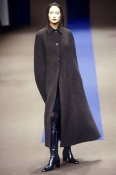 Decades Of Fashion, 1990s Fashion, Martin Margiela, Fashion Images, Outfit Inspo Fall, Work Wardrobe, Fashion Lookbook, Mode Inspiration, New Outfits