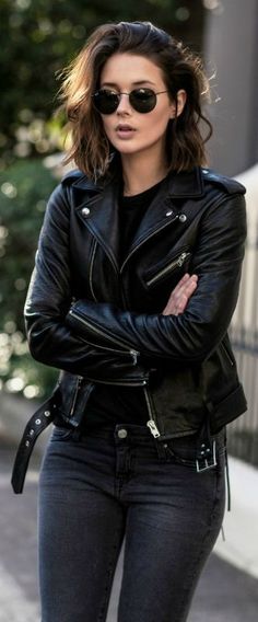 Top 2 Rocker Outfits:In Rocker Girl Style Rocker Girl Style, Edgy Leather Jacket, Rocker Outfit, Mode Tips, French Street Fashion, Rocker Girl, Rock Outfit