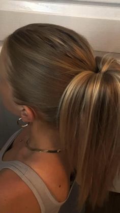 hairstyles for thin hair, hairstyles for long hair, hair color, hairstyles, hair, hairstyles for medium length hair, blonde highlights, blonde hair, style inspiration, ponytail hairstyles, ponytail, claw clip hairstyles, claw clip hairstyles long hair, claw clip Hair Inspo Claw Clip, Hair Claw Ponytail, Cute Claw Clip Ponytails, Cute Low Pony Hairstyles, Straight Hair Claw Clip, Double Claw Clip Hairstyles, Slick Back Claw Clip, Messy Claw Clip Ponytail