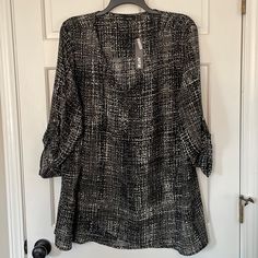 Apt 9 Tunic Blouse 3x. Black And White Pattern. Back Is Slightly Longer. Sleeves Can Be Rolled Up And Buttoned. 28” Armpit To Armpit, 33” Long In Front, 34” Long In Back. Front Has A Crossover Layered Look. Black Flowy Tops For Workwear, Flowy Black Tops For Workwear, Flowy Black Tops For Work, Flowy Tunic Tops, Black Tunic Tops, Flowy Tunic, Floral Tunic Tops, Pink Tunic, Printed Tunic Tops