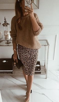 Leopard Pencil Skirt, Skirt Diy, Brown Knit Sweater, Mode Tips, Skirt Heels, Heels Brown, 가을 패션, Print Skirt