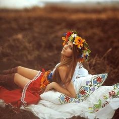 free people Estilo Hippy, Flowers In Her Hair, Hippie Love, Wild Heart, Friedrich Nietzsche, Philosophers, Floral Crown, Hippie Bohemian, Hippie Chic