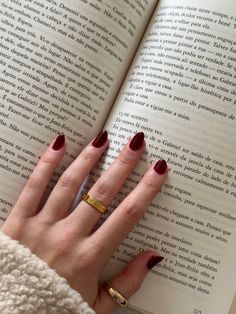 Aesthetic Maroon Nails, Red Nails Astetic, Red Nails Autumn, Fall Red Nails, Shades Nails, Nailart Red, Nail Polish Style, Dark Red Nails, Maroon Nails