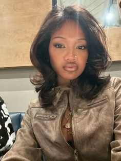 Chic Hairstyles Black Women, Shoulder Length Natural Hairstyles, Sza Hair, Septum Piercings, Pelo Afro, Cute Makeup Looks, Septum Piercing, Face Card, Pretty Ppl