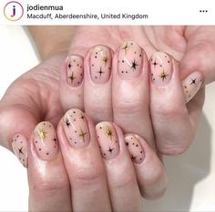 Minimalist Nails Almond, Star Nails Short, Starburst Nails, Gold Star Nails, Nails Short Round, Makeup Nails Art, Vintage Nails, Nails Almond