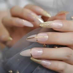 Always be prepared for the party with these extra long, stiletto shape, custom and handmade designer nails. Includes:1 kit of 24pcs nails + 1 sheet of glue stickers Packed in OPP bag/box. Nails Gold, Nail Length, Uv Gel Nails, Nail Sizes, Gold Nails, Stiletto Nails, False Nails, Glue On Nails, How To Do Nails