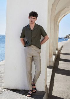 Greece Man Outfit, Sandals Outfit Men, Guys Beach Outfit, Mens Santorini Outfit, Greece Guys Outfit, Look Casual Hombre, Summer Wedding Outfit Men, Casual Summer Wedding Outfit, Male Model Beach Photoshoot