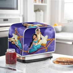 an image of a lunch box on the table