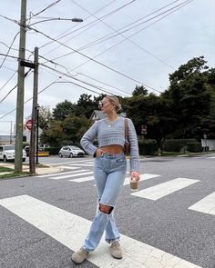 Birkenstock Boston Outfit Fall, Birkenstock Clog Outfits, Boston Clogs Outfit, Clog Outfits, Chilly Weather Outfits, High Rise 90s Relaxed Jean, Birkenstock Boston Clogs, Birkenstock Clog