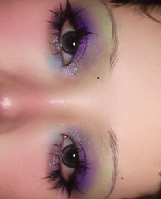 Makeup Looks Colourful, Two Color Eyeshadow Looks, Green And Purple Makeup Look, Purple Makeup Looks, Cute Eye Makeup, Swag Makeup, Purple Makeup, Ethereal Makeup