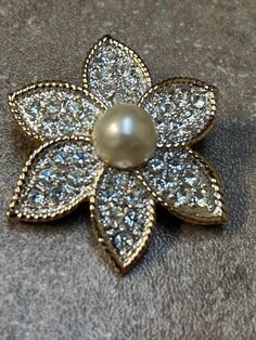 Pretty crystal brooch, gold and silver colour metal with a roll over clasp and central faux pearl Gold Pearl Brooches For Party, Formal Gold Pearl Brooches, Gold Pearl Brooches For Wedding, Crystal Brooch, Silver Colour, Pearl Brooch, Gold And Silver, Faux Pearl, Silver Color