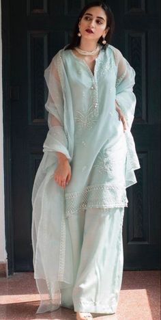 Write Articles, Organza Embroidery, Pakistani Formal Dresses, Latest Dress Design, Fancy Sarees Party Wear, Casual Indian Fashion, Pakistani Fancy Dresses, Pakistani Fashion Party Wear, Beautiful Pakistani Dresses