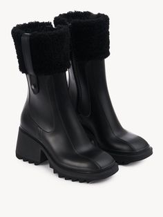 Chloe Betty Boots, Rain Boot Outfit, Shoes For Winter, Pretty Boots, Sweden Fashion, Chloe Boots, Ankle Rain Boots, Black Betty, Chloe Shoes