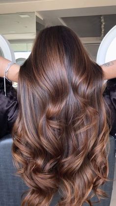 Cinnamon Hair, Brown Hair Looks, Hair Color Caramel, Brown Hair Inspo, Brunette Hair With Highlights, Long Hair Color, Hair With Highlights, Voluminous Hair