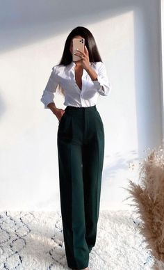 Stile Casual Chic, 사진 촬영 포즈, Professional Outfits Women, Outfit Chic, Business Outfits Women, Stylish Work Attire, Business Casual Outfits For Work, Shein Outfits, Classy Work Outfits