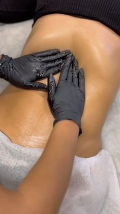 Post Op Massage, Body Sculpting Aesthetic, Body Contouring Aesthetic, Body Contouring Surgery, Becoming An Esthetician, Esthetician Inspiration, Massage Pictures, Spa Body, Esthetician Marketing