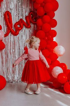 Valentines Theme Party, Valentine's Day Dress, Valentines Party Decor, Valentine Photo Shoot, Valentinstag Party, Pink Tulle Skirt, Valentines Day Pictures, Scarlett Dresses, Perfect Birthday Party