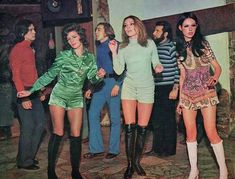 Moda Disco, 1960s Fashion Women, Fashion 60s, 60s 70s Fashion, 60s And 70s Fashion, Mode Hippie, 70s Inspired Fashion, Vintage Pics, Sixties Fashion