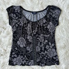 Y2K 2000s Whimsygoth Black & White Floral Print Blouse #2000s #2000saesthetics #2000sfashion #milkmaid #blouse #whimsygoth Milkmaid Blouse, Black White Blouse, Black And White Blouse, Floral Print Blouses, Print Blouse, White Blouse, Floral Print, Floral Prints