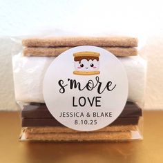 DIY s'more themed wedding favor kit with stickers and bags. S'more love. Personalized with names and date. Just peel and stick! Each sticker is a 1.9 inch circle and precut on a 8.5x11" sheet. Permanent adhesive with a glossy finish. Bags are food safe material compliant 3" wide x 2" deep x 6 1/2" tall. Flat bottom with a paper insert. Seal the back of the bag with tape or tie it up with twine. Fits fillings for 2 smores.  More wedding favors: https://www.etsy.com/shop/digitaldoodlebug?ref=seller-platform-mcnav&section_id=37056545 Smores Wedding Favors, Smores Favors, Smores Kits, Coffee Wedding Favors, Bulk Wedding Favors, Wedding Thank You Gifts, Coffee Wedding, Bachelorette Party Games, S'mores