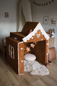 a child's bed made to look like a gingerbread house