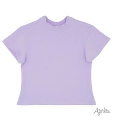 a t - shirt with short sleeves on the front and bottom, in lila purple