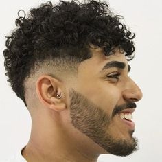 Mixed Haircut Curly Hair Men, Buzz Cut Curly Hair Men, 3b Mens Haircut, Taper Fade With Beard, 3a Mens Haircut, Curly High Top Fade, Trending Hairstyles For Men, Haircut Selfie