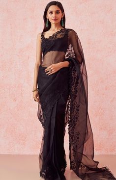 Black Net Saree Party Wear, Saree Modern Look, Engagement Dress For Bride Sister, Black Net Saree, Kajol Saree, Bollywood Love, Mehndi Wedding, Wedding Bollywood, Saree Organza