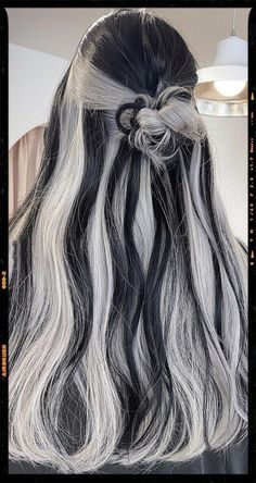 Black and White Hair - Hair Color Idea Platinum Blonde Hair Ideas, White Hairstyle, Black And White Hair, Blonde Hair Ideas, Shaggy Short Hair, Trending Colors, Icy Blonde, Platinum Blonde Hair, Platinum Blonde