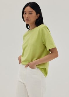 Casual Boxy Cotton Tops, Solid Color Boxy Fit Tops For Streetwear, Green Cropped T-shirt For Everyday Wear, Basic Boxy Cotton Top, Basic Boxy Fit Cotton Tops, Trendy Green Tops For Everyday Wear, Boxy Basic Tops For Spring, Sporty Boxy Fit Cotton Top, Green Boxy Fit Cotton T-shirt