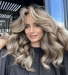 Hair Color And Style Ideas, Layered Hair Ideas, Ash Blonde Hair Balayage, Blonde Hair With Roots, A Blowout, Summer Blonde Hair, Dyson Airwrap, Gorgeous Hairstyles, Brunette Hair With Highlights