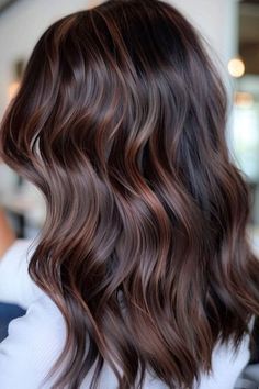 31 Trendy Dark Brown Balayage Hair Color Ideas You'll Want to Try Now - The Hairstyle Edit Dark Brown Balayage Hair, Brown Balayage Hair, Light Blonde Balayage, Beige Blonde Balayage, Dark Brown Balayage, Balayage Hair Color Ideas, Honey Balayage, Light Brunette, Balayage Hair Color