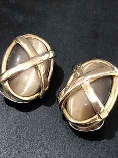 Vintage Cats Eye style Oval Cabochon Clip-On Earrings, Brown Stone, Retro Estate- ALL PHOTOS -More Treasures Here- https://www.etsy.com/shop/TreasureFoundToShare MARKDOWNS DAILY, SEE IT CHEAPER, WILL LOWER MY PRICE FULL REFUNDS TAKING BIDS AS OF FEBRUARY 2024 IF YOU WANT IT, PLEASE OFFER YOUR PRICE  I WILL ACCEPT MOST BIDS. PLEASE I USUALLY DO NOT ACCEPT BIDS DURING SALES THANK YOU Luxury Vintage Cabochon Clip-on Earrings, Luxury Clip-on Oval Cabochon Earrings, Vintage Cats, Brown Stone, Cats Eye, Vintage Cat, Oval Cabochon, Clip On Earrings, Cat Eye