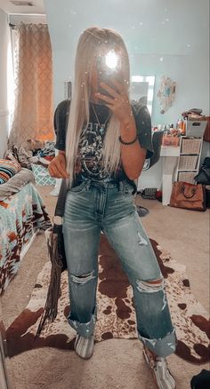 Cute Boho Western Outfits, Cute Western Casual Outfits, Cute Casual Cowgirl Outfits, Cute Outfit With Black Boots, Cute Western Outfits Fall, Comfortable Western Outfits, Straight Leg Jeans Outfits Country, Quick And Easy Dinner For One, Bohieman Outfits