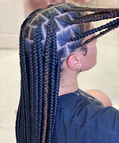 50 Inch Box Braids, Womens Box Braids, Medium Thick Knotless Box Braids, Median Size Knotless Braids, Few Knotless Braids, Long Box Braids Medium Size, Medium Knotless Braids With Designs, Medium Braid Styles For Black Women, Knotless Box Braids Medium Big Parts