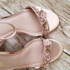 Brash Houston Womens Rose Gold Sandals Sz 9. Thanks For Checking In Rose Gold Sandals, Gold Sandals, Houston, Rose Gold, Sandals, Women Shopping, Gold, Color