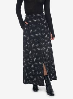 Dark Floral Maxi Skirt, Long Black Skirt, Chic Romper, Office Clothes, Stylish Summer Outfits, Black Maxi Skirt, Dark Fairy, Wardrobe Update, Plus Size Fits