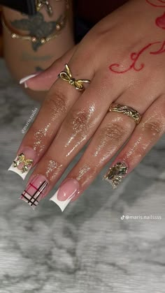 White Inspo Nails, Junk Nails Short, Blinged Nails, Set Nails, Vintage Nails, Faux Locs Hairstyles, White Acrylic Nails, Long Square Acrylic Nails, Bling Acrylic Nails