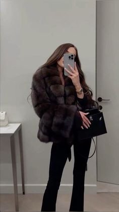 Furcoats Outfits, Nyc Club Outfit, Elegant Autumn Outfit, Mink Coat, Classy Women, Mode Inspiration, Winter Fashion Outfits, Fashion Killa