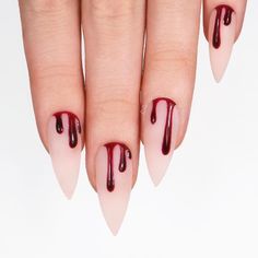 nail designs halloween nails acrylic blood drops nailspiration Halloween Nail Art Easy, Halloweenský Makeup, Horror Nails, Maquillage On Fleek, Holloween Nails, Unghie Sfumate, Halloween Nails Easy, Halloween Acrylic Nails