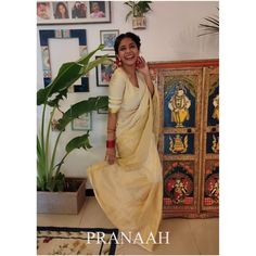 Onam Outfits, Pattu Saree Blouse Designs, Kerala Saree, Set Saree, Fashion Vocabulary, Indian Designer Outfits, Saree Look, Saree Blouse Designs, Saree Blouse