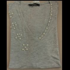 a t - shirt with pearls and flowers on it